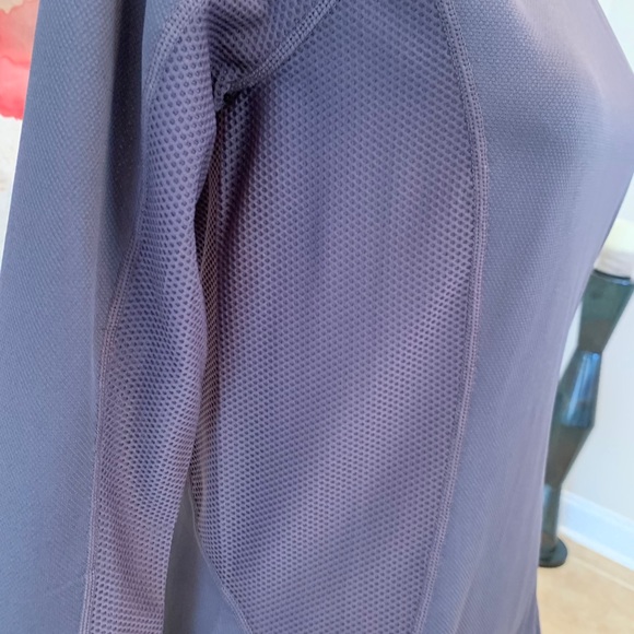 Fabletics hooded pullover in a size medium - Picture 5 of 8